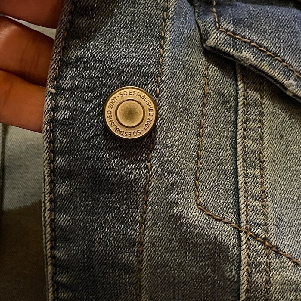 SO Jean Jacket - Picture 4 of 7